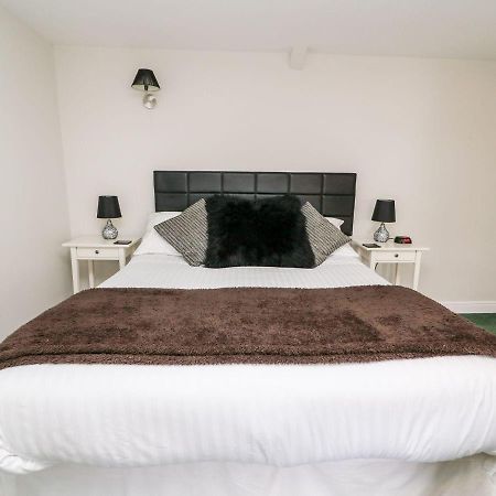 Triangle Inn Coachouse Rhayader Buitenkant foto