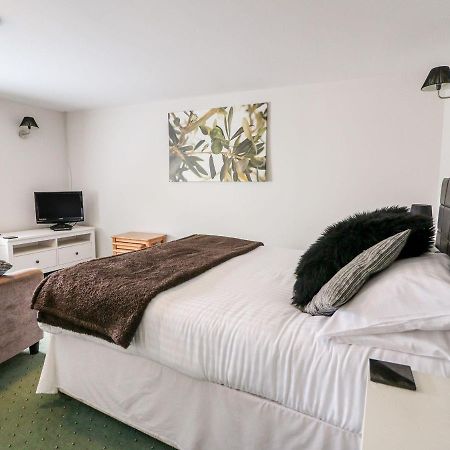 Triangle Inn Coachouse Rhayader Buitenkant foto