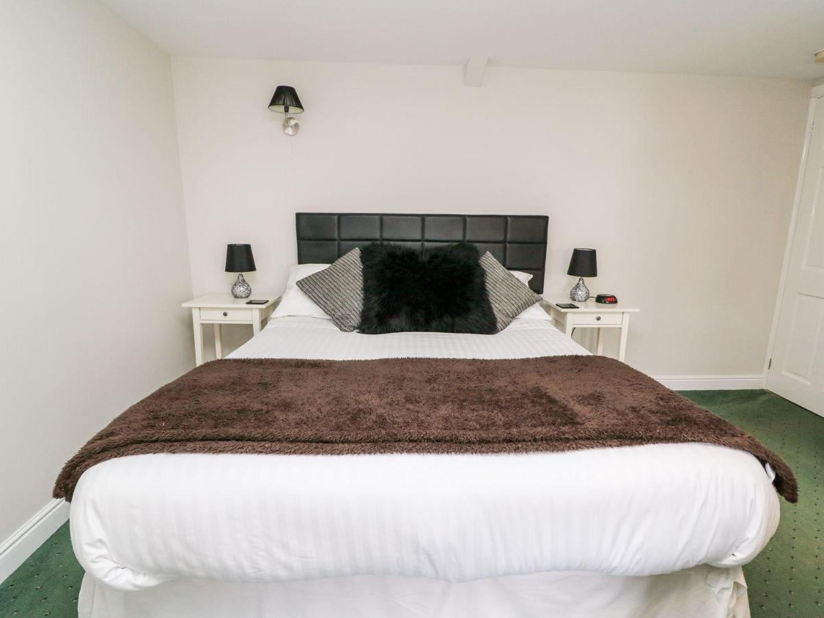 Triangle Inn Coachouse Rhayader Buitenkant foto