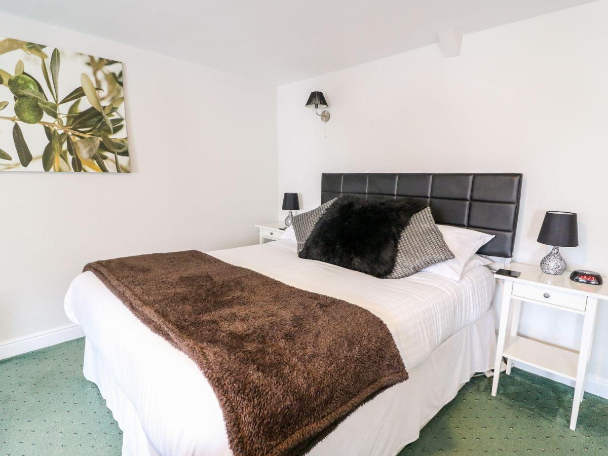 Triangle Inn Coachouse Rhayader Buitenkant foto