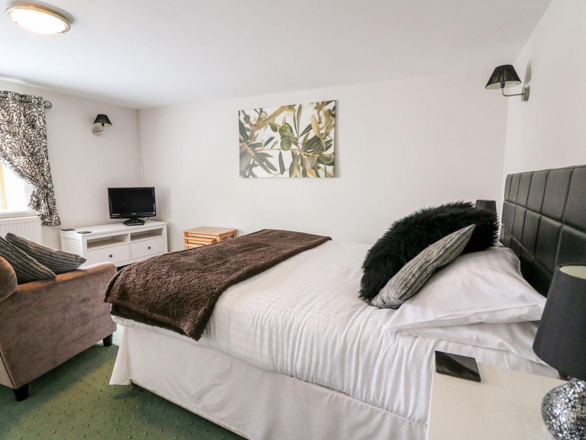 Triangle Inn Coachouse Rhayader Buitenkant foto
