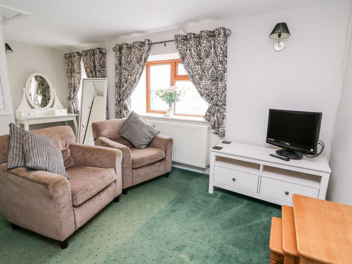 Triangle Inn Coachouse Rhayader Buitenkant foto